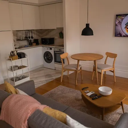 Spacious W/ Balcony & Ac By Lovelystay Appartement Porto