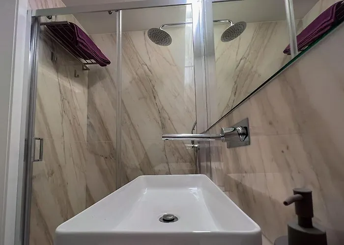 Appartement Spacious W/ Balcony & Ac By Lovelystay