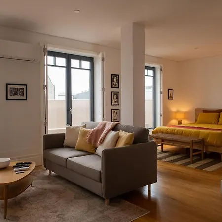 Spacious W/ Balcony & Ac By Lovelystay