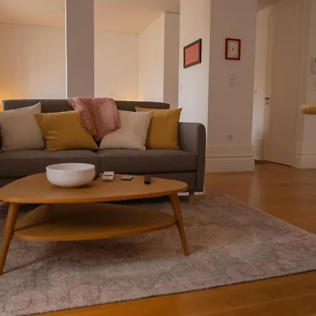Spacious W/ Balcony & Ac By Lovelystay