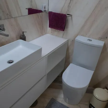 Spacious W/ Balcony & Ac By Lovelystay Porto