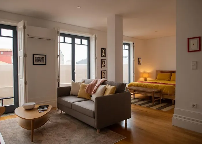 Spacious W/ Balcony & Ac By Lovelystay