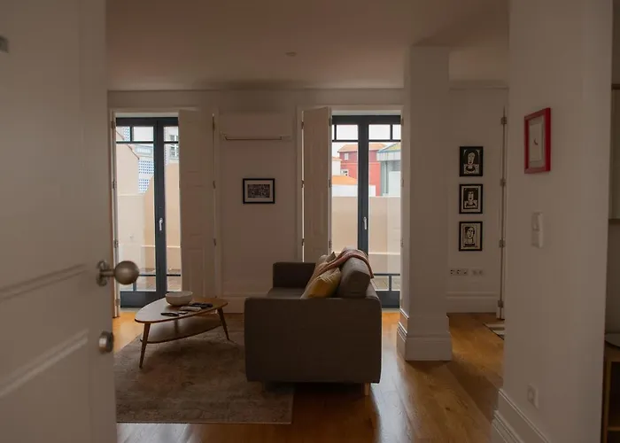 Spacious W/ Balcony & Ac By Lovelystay * Porto