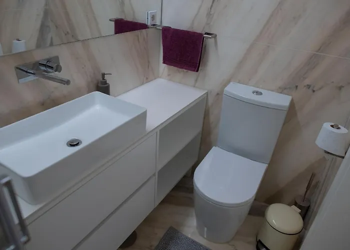 Spacious W/ Balcony & Ac By Lovelystay Porto