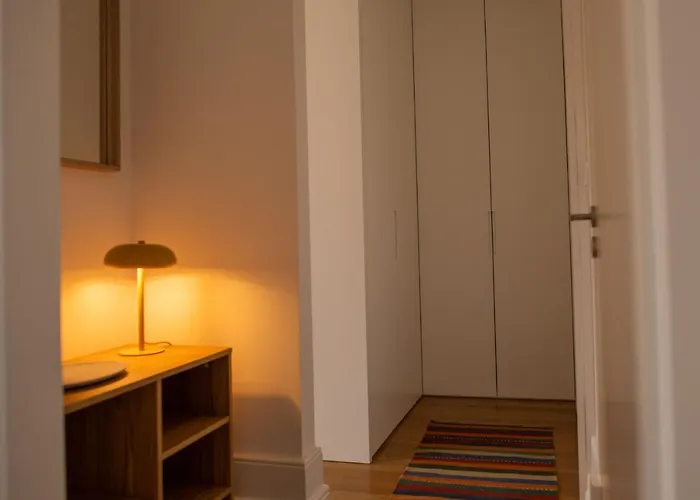 Spacious W/ Balcony & Ac By Lovelystay