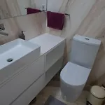 Spacious W/ Balcony & Ac By Lovelystay بورتو