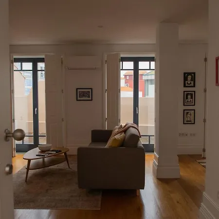 Spacious W/ Balcony & Ac By Lovelystay * Oporto
