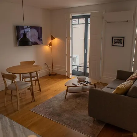 Spacious W/ Balcony & Ac By Lovelystay Lägenhet *
