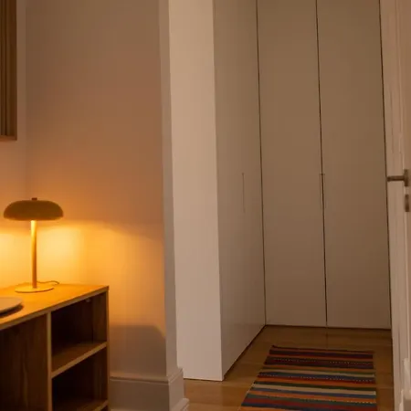 Spacious W/ Balcony & Ac By Lovelystay