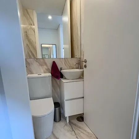 Spacious W/ Balcony & Ac By Lovelystay Lägenhet Oporto