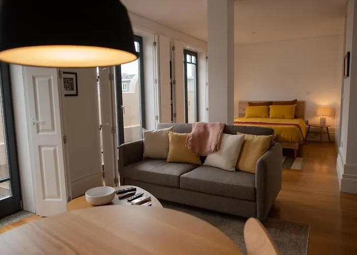 Spacious W/ Balcony & Ac By Lovelystay *