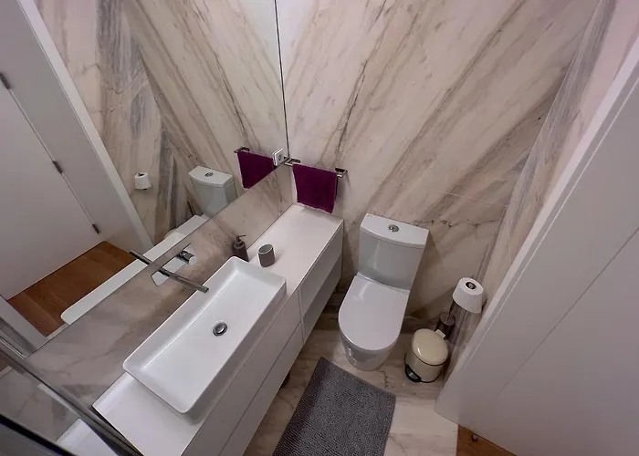 Spacious W/ Balcony & Ac By Lovelystay * Oporto