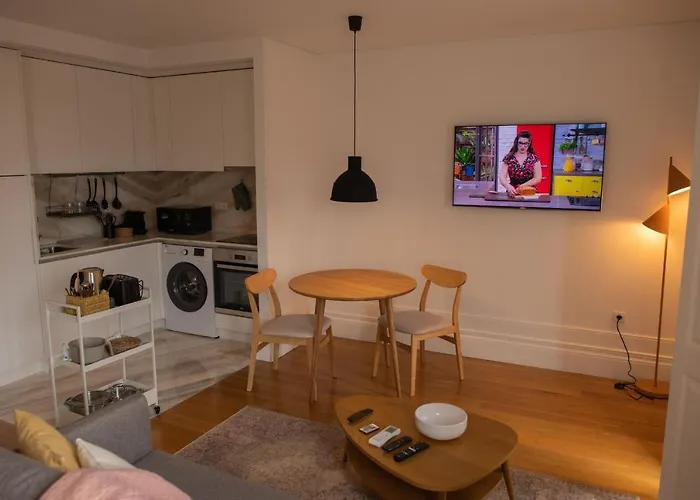 Διαμέρισμα Spacious W/ Balcony & Ac By Lovelystay *