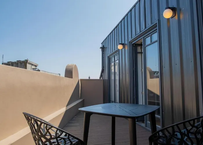 Spacious W/ Balcony & Ac By Lovelystay